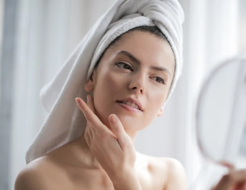 Hydratation en Profondeur – Pourquoi la Corée Maîtrise l’Art du Layering